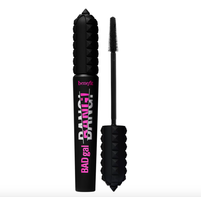  Objemová řasenka BADgal BANG!, Benefit Cosmetics, 820 Kč