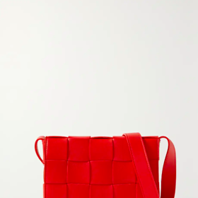  Malá kazetová taška přes rameno, Bottega Veneta, 55 729 Kč, prodává Net-a-porter