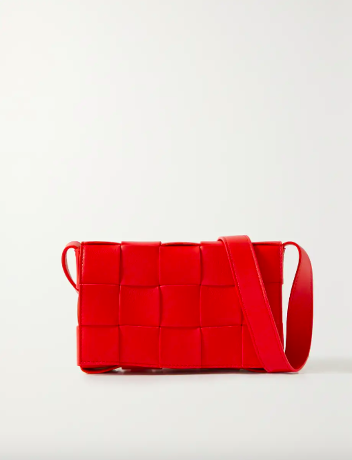  Malá kazetová taška přes rameno, Bottega Veneta, 55 729 Kč, prodává Net-a-porter
