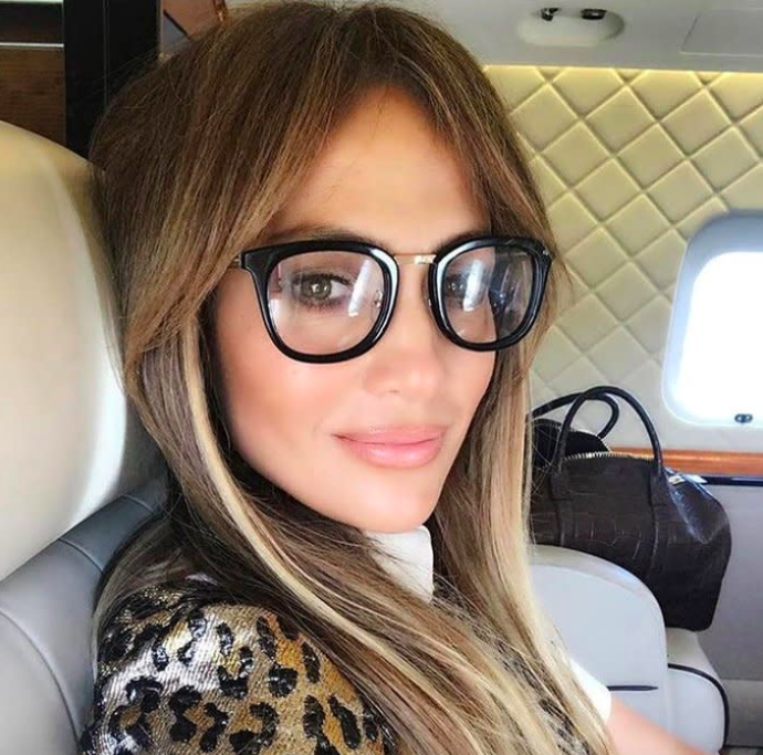  Jennifer Lopez se svými maxi obroučkami 