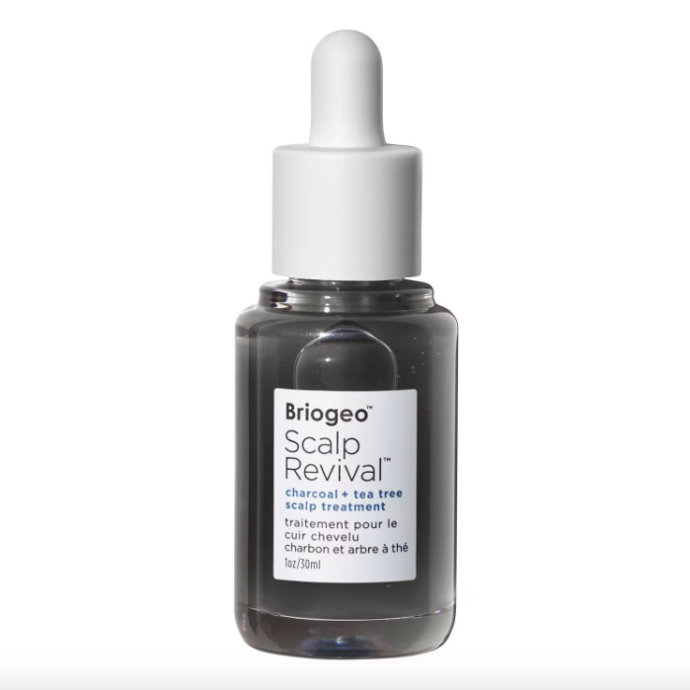  Vyživující olej Scalp Revival Charcoal Tea Tree Scalp, Briogeo, 920 Kč, prodává Sephora
