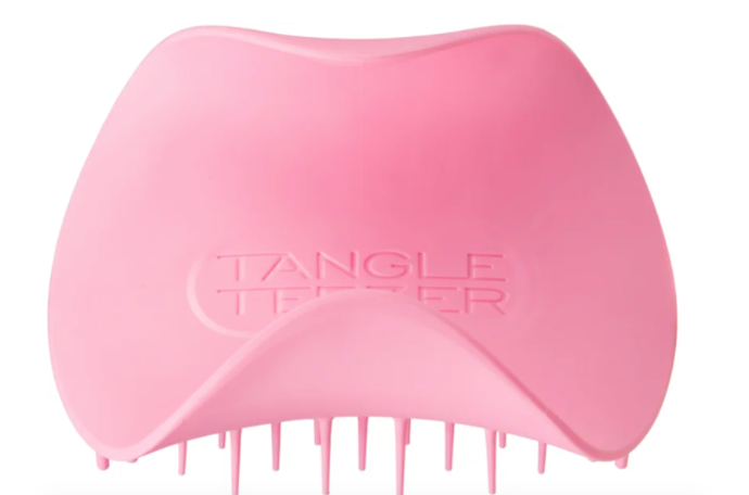  Masážní kartáč na vlasy Scalp Brush, Tangle Teezer, 239 Kč, prodává Notino