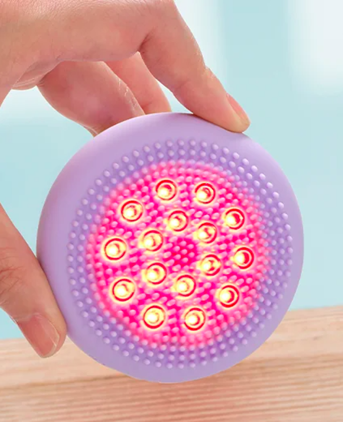  Masážní kartáč s LED terapií Luna 4 Hair, Foreo, 5 999 Kč