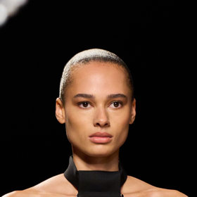  Sleek účes na přehlídce Louis Vuitton