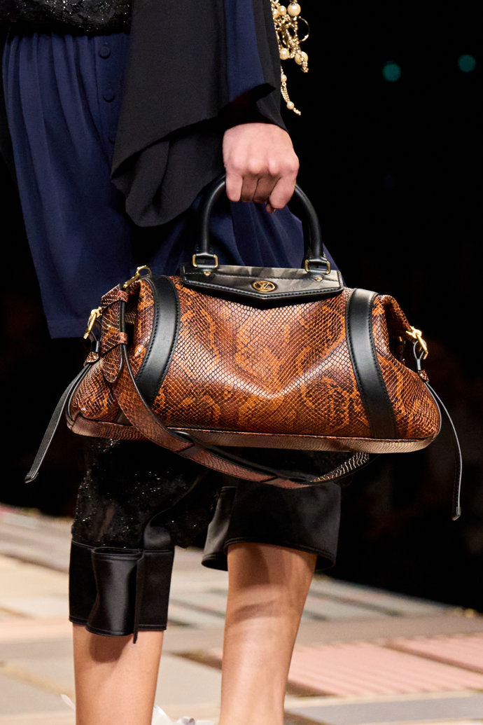  Louis Vuitton