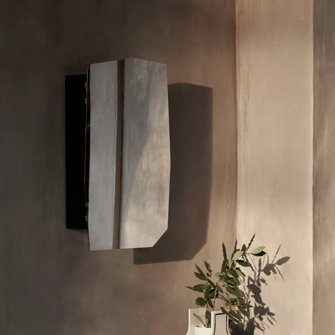 Zrcadlová skříňka Shard, ferm LIVING, Lumories.cz, 7 030 Kč