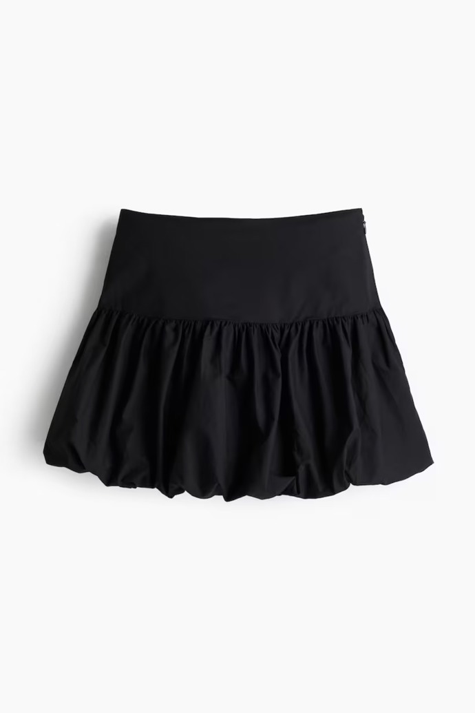  Minisukně střihu bublina, H&M, 599 Kč