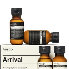 Arrival travel kit 2, Aésop, 39 eur, prodává Luisaviaroma Arrival travel kit 2, Aésop, 39 eur, prodává Luisaviaroma