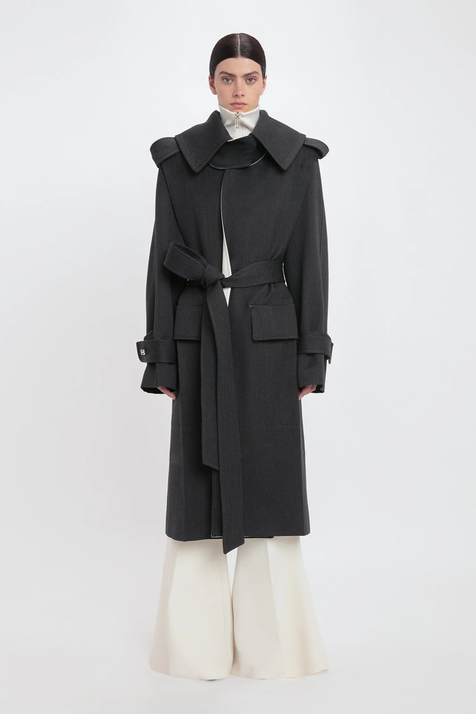 Vlněný trenchcoat s páskem, Victoria Beckham, 58 900 Kč