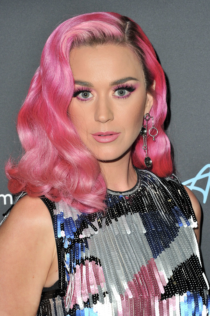  Celebrity, které nosí paruky a příčesy - Katy Perry