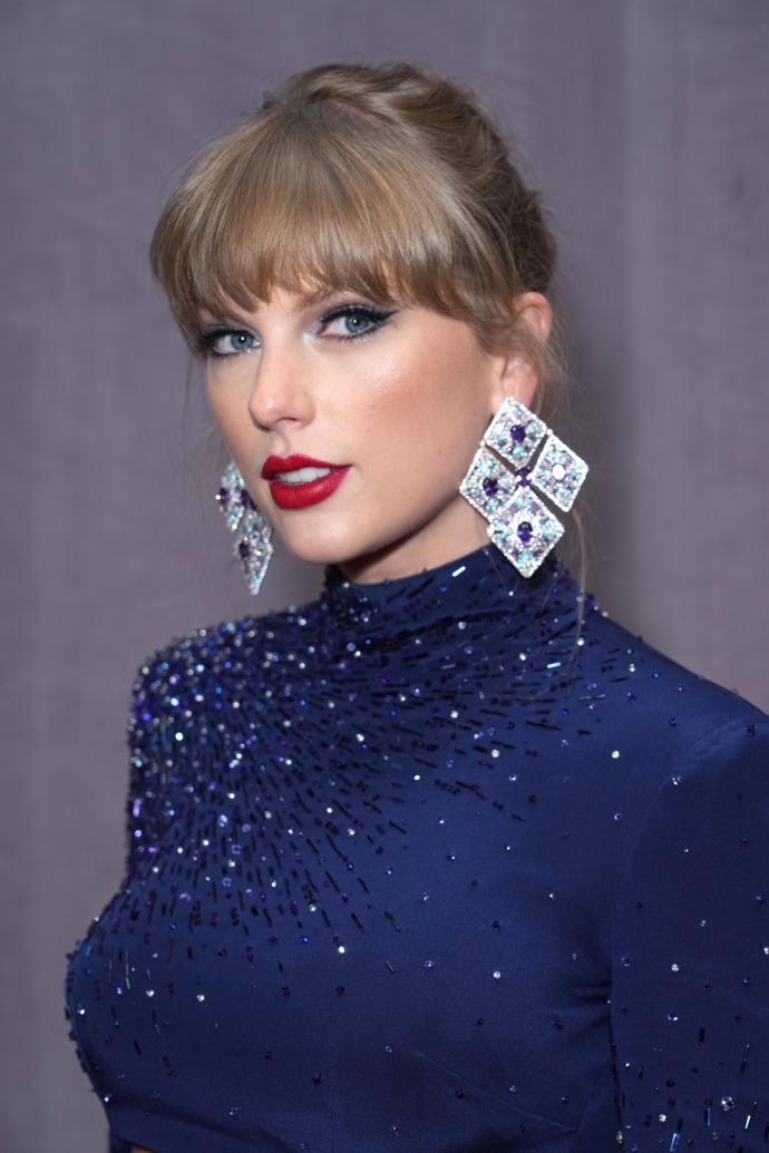  Majitelka heart-shaped lips Taylor Swift 