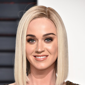 Celebrity, které nosí paruky a příčesy - Katy Perry Celebrity, které nosí paruky a příčesy - Katy Perry