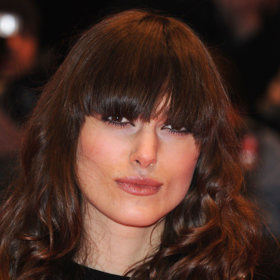 Celebrity, které nosí paruky a příčesy - Keira Knightley Celebrity, které nosí paruky a příčesy - Keira Knightley