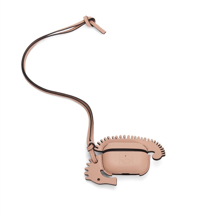  Obal na sluchátka Seahorse AirPods Pro case, Loewe, 420 eur