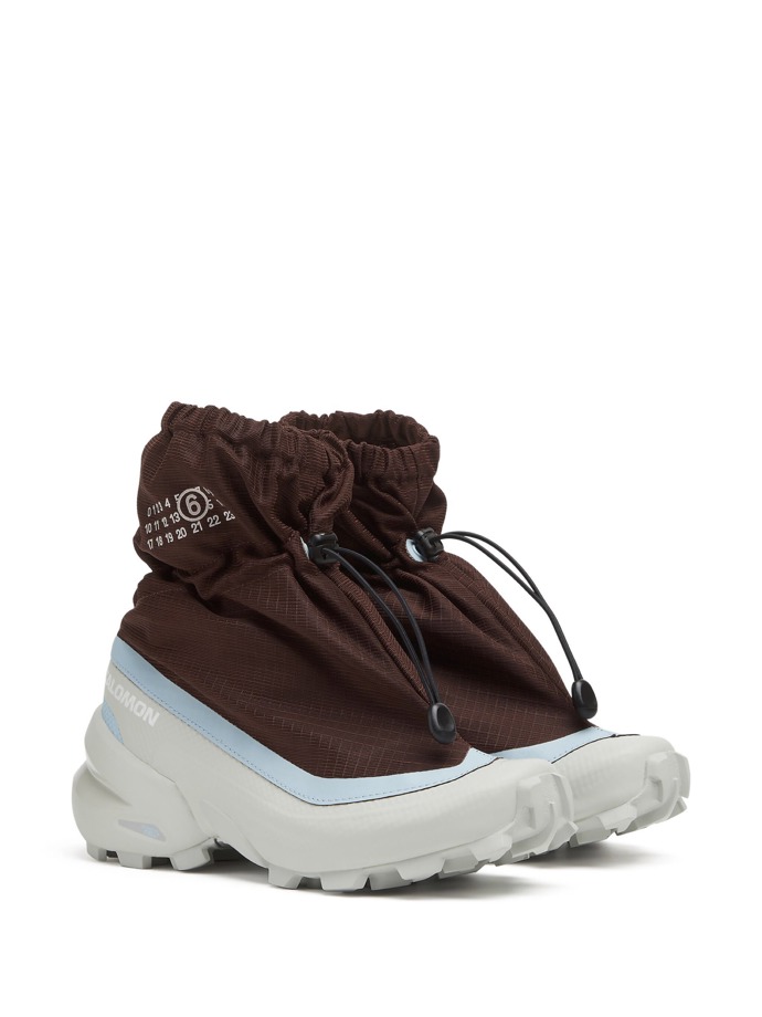  Tenisky, MM6 Maison Margiela x Salomon, 333 eur, prodává Farfetch
