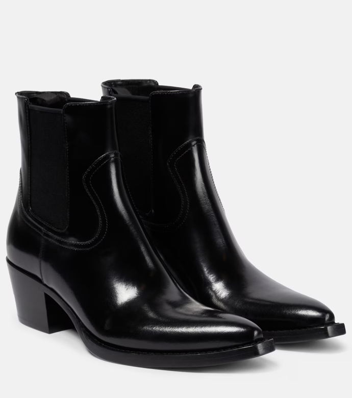 Kožené kotníkové boty, Prada, prodává MyTheresa, 31 730 Kč
