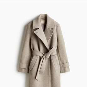 Kabát z vlněné směsi s páskem, H&M, 4 999 Kč Kabát z vlněné směsi s páskem, H&M, 4 999 Kč