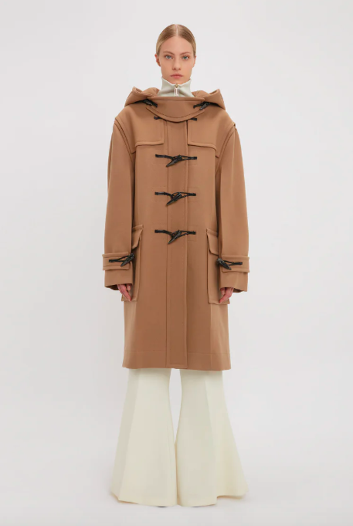  Oversized duffle kabát v camel barvě, Victoria Beckham, 52 100 Kč