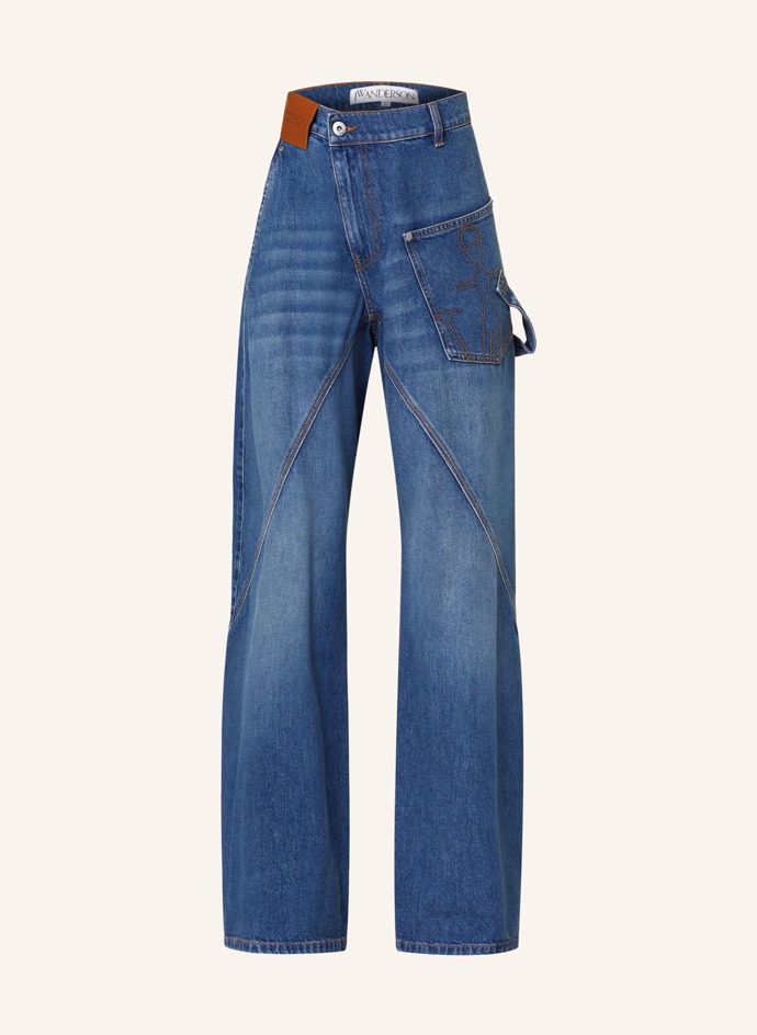  Asymetrické kalhoty, JW Anderson, 11 640 Kč, prodává Breuninger
