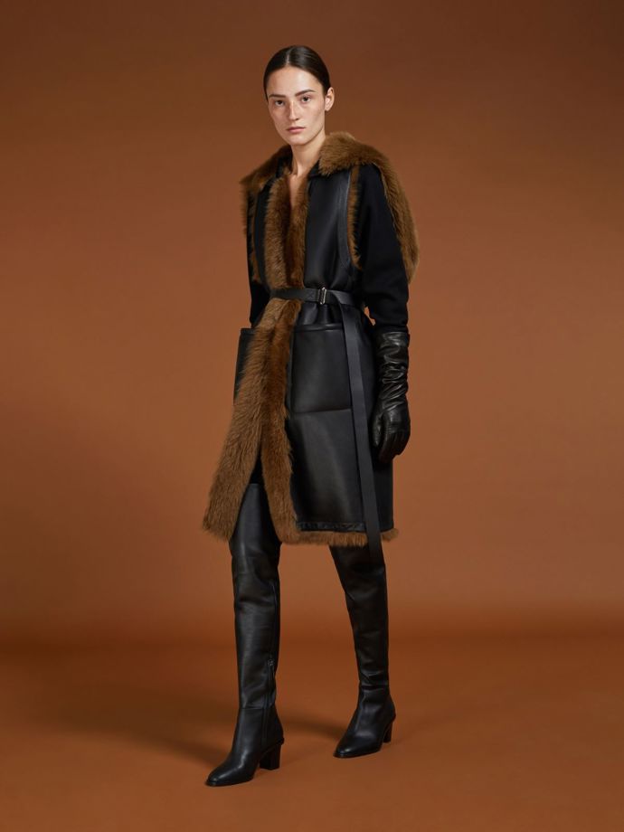 Oboustranná kabátová vesta z beránka, Max Mara, 152 600 Kč