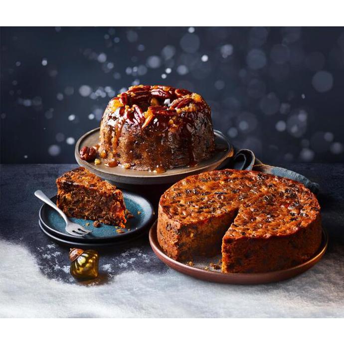 Ovocný máslový dort s třešněmi, brandy a mandlemi, Marks & Spencer, Rohlík, 425 Kč