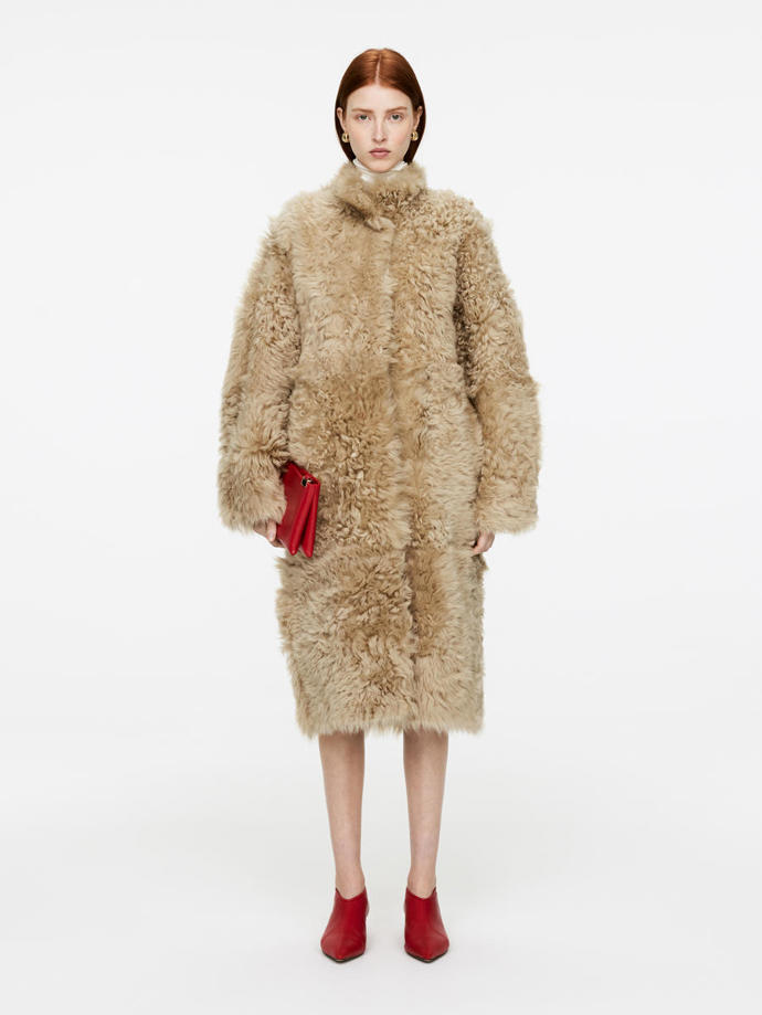 Shearling kabát, Arket, 37 641 Kč