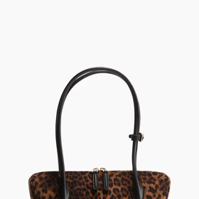 Podlouhlá kabelka přes rameno, H&M, 599 Kč Podlouhlá kabelka přes rameno, H&M, 599 Kč