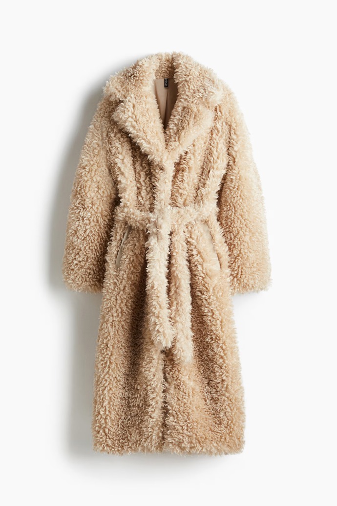 Plyšový kabát s vázacím páskem, 2199 Kč, H&M