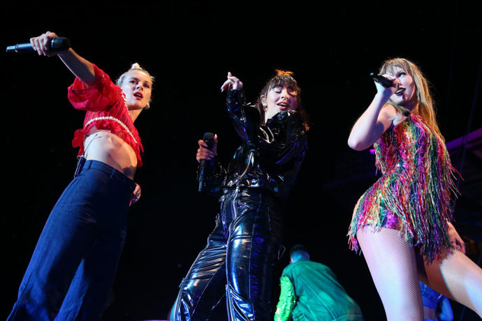 Taylor Swift, Georgia Nott z Broods, Charli XCX