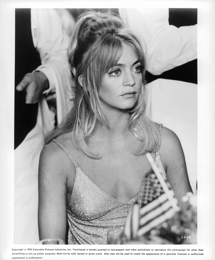  Hvězdy 70. let a jejich ikonické účesy - Goldie Hawn a její hustá záclonová ofina
