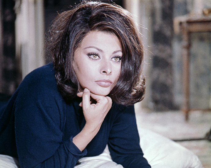  Hvězdy 70. let a jejich ikonické účesy - Sophia Loren a její glamour objem