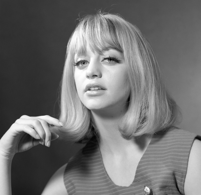  Hvězdy 70. let a jejich ikonické účesy - Goldie Hawn a její hustá záclonová ofina