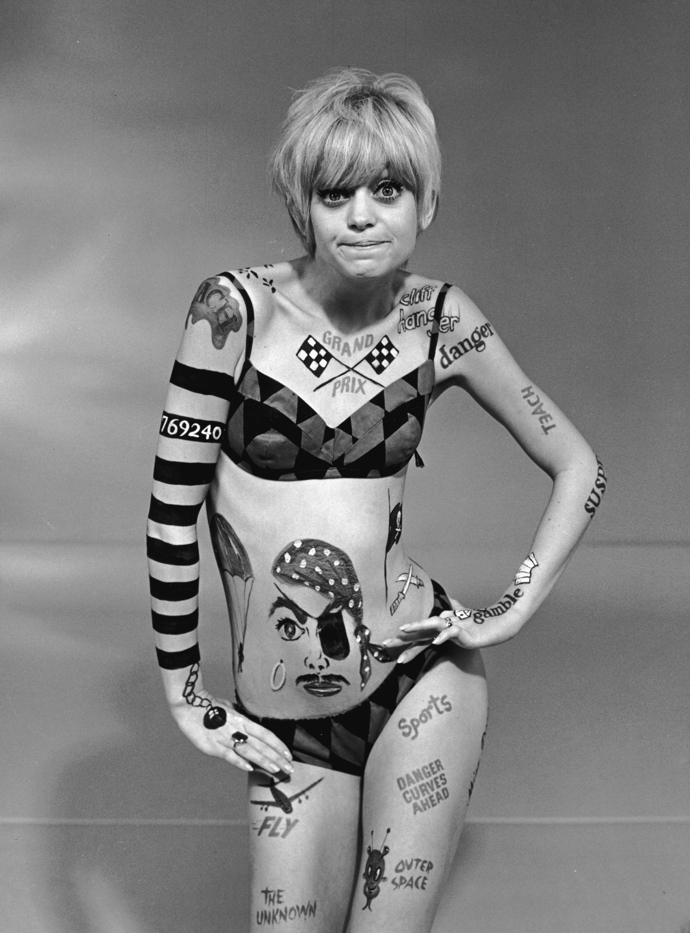  Hvězdy 70. let a jejich ikonické účesy - Goldie Hawn a její hustá záclonová ofina