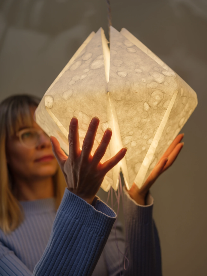 Papírová lampa Moonlight, Jasna, 2 050 Kč