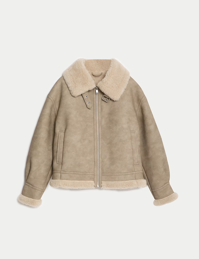 Bunda s límcem z umělé ovčí kůže, Marks & Spencer, 2 799 Kč