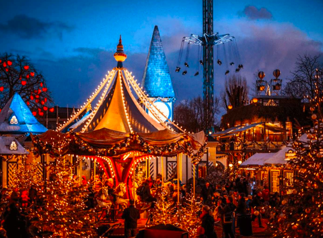 Vánoční trh v Tivoli Gardens, Kodaň, Dánsko Vánoční trh v Tivoli Gardens, Kodaň, Dánsko
