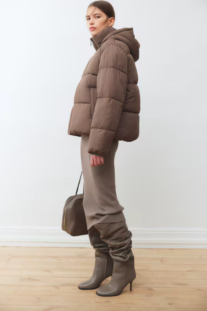  Vatovaná bunda s kapucí, H&M, 1 069 Kč