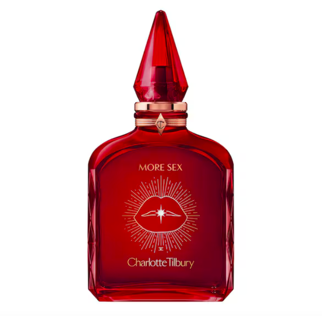 Parfém More Sex, Charlotte Tilbury, prodává Sephora, 3 690 Kč Parfém More Sex, Charlotte Tilbury, prodává Sephora, 3 690 Kč