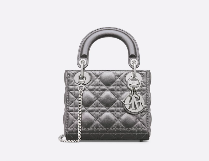  Mini taška Lady Dior ze stříbrné kůže, Dior, 120 000 Kč