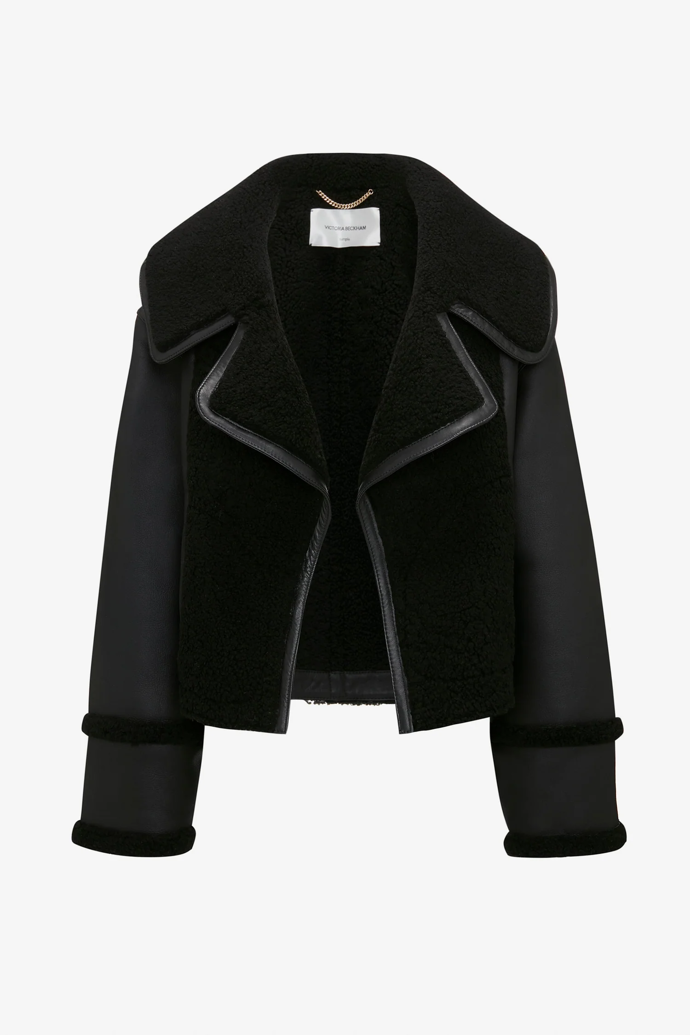 Černá bunda s beránkem, Victoria Beckham, 59 900 Kč