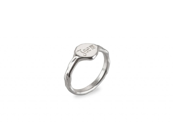  Stříbrný „pečetní“ prsten JSEM, Lhotska Jewellery, 4500 Kč