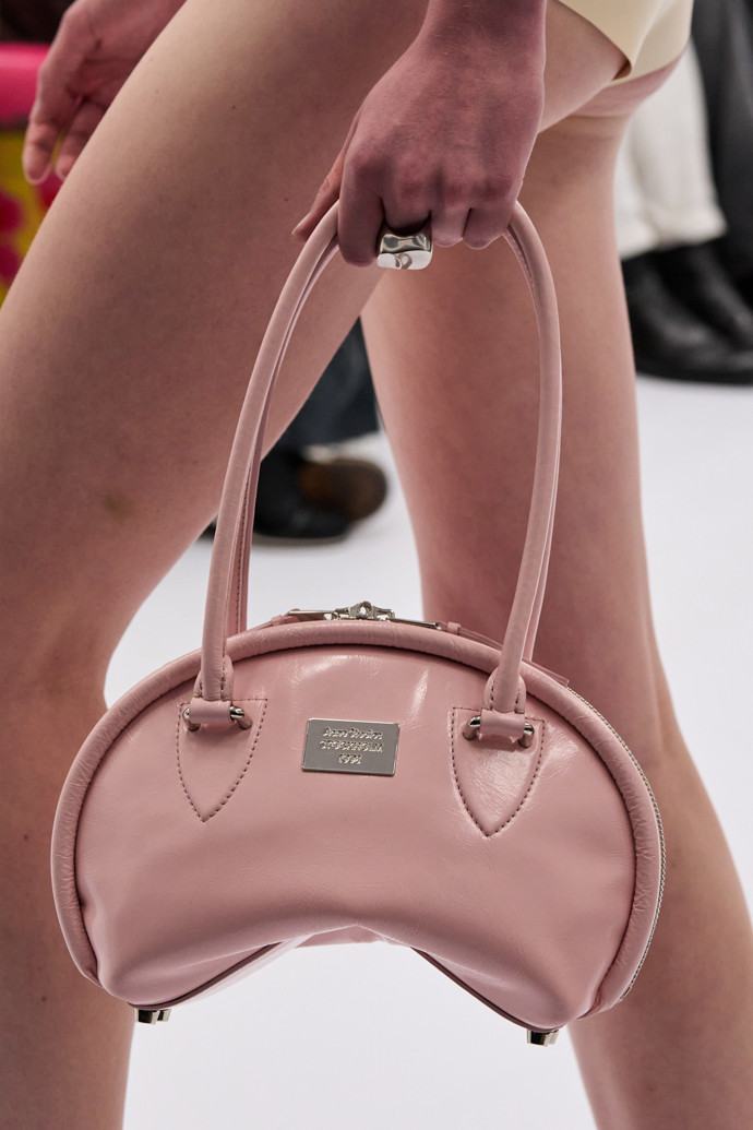 Acne SS25, Jak nosit pudrově růžovou