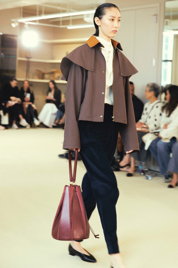 Barn jacket: Praktický kousek pro moderní venkovanky Altuzarra, FW24
