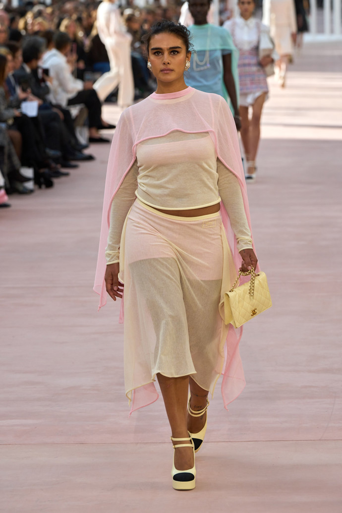 Chanel SS25, Jak nosit pudrově růžovou