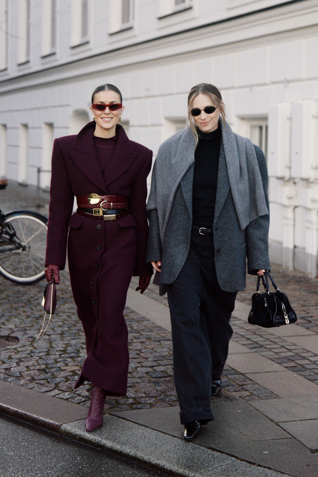 Hra s páskem, Kodaň, streetstyle FW25 Hra s páskem, Kodaň, streetstyle FW25