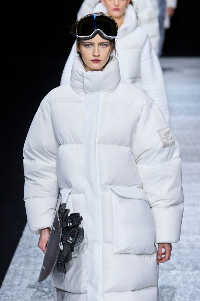  Emporio Armani
