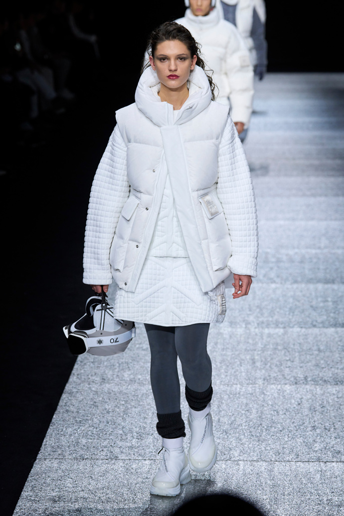  Emporio Armani