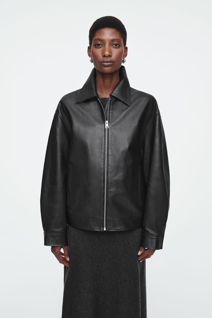 Oversized leather jacket s límcem, COS, 11 368 Kč