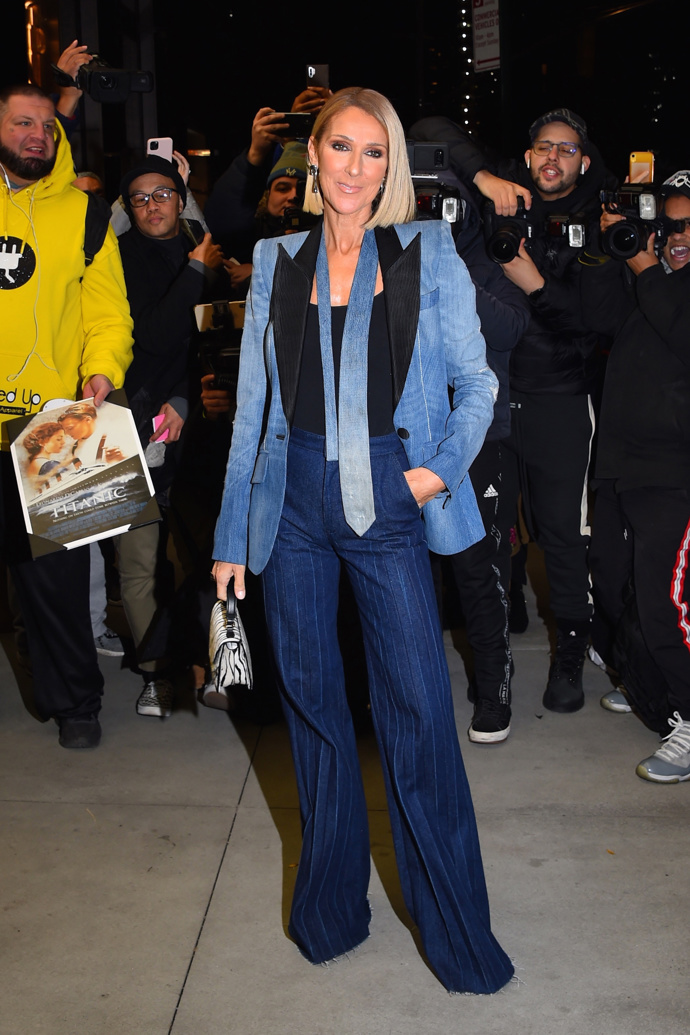  2019: Célin Dion s její elegantní džínový oblek