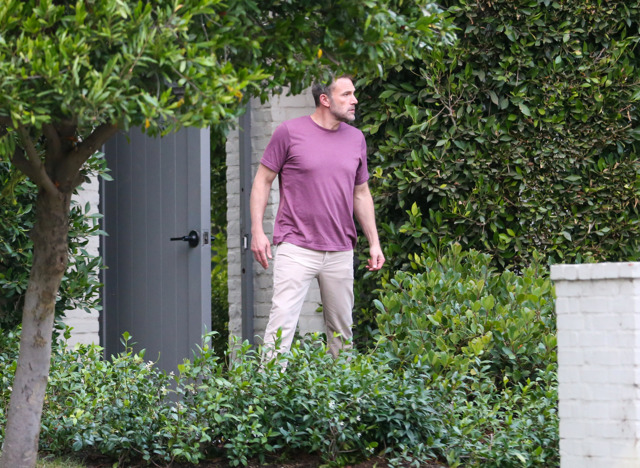  Ben Affleck u jeho domu v LA